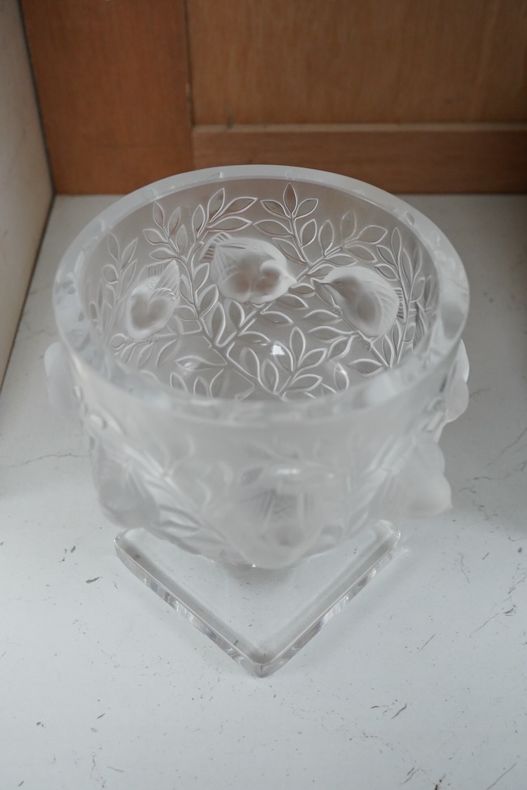 A Lalique frosted glass Elizabeth Birds pedestal bowl, 13.5cm high